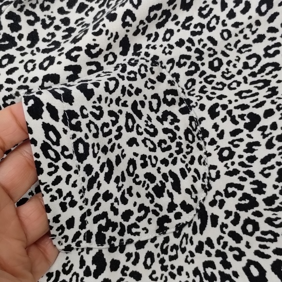Vera Bradley women's size medium animal print black and white pocket tee - Picture 7 of 10